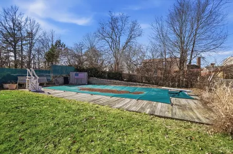 Exterior - 571 Libbejo Dr, Cincinnati, OH 45233 photo 7 of 9