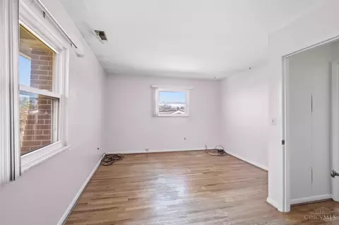 Bedroom - 571 Libbejo Dr, Cincinnati, OH 45233 photo 2 of 10