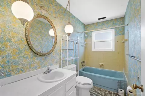Bath - 571 Libbejo Dr, Cincinnati, OH 45233 photo 3 of 3