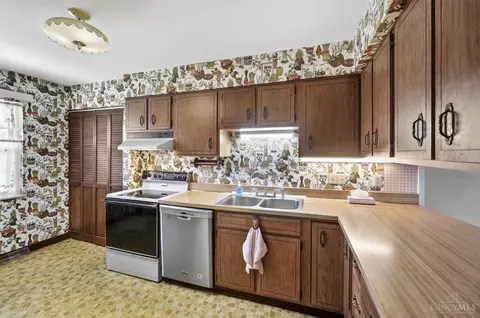 Kitchen - 571 Libbejo Dr, Cincinnati, OH 45233 photo 1 of 3