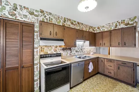 Kitchen - 571 Libbejo Dr, Cincinnati, OH 45233 photo 3 of 3