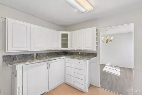 1128 Oldwick Dr, Reading, OH 45215 photo 10