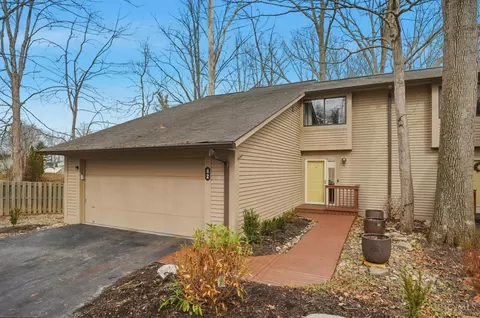 42 Big Oak Ln, Milford, OH 45150