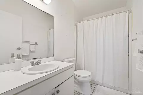 Bath - 3595 Cooper Rd, Blue Ash, OH 45241 photo 4 of 4