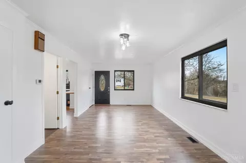 Living - 6074 Johnson Rd, Cincinnati, OH 45248 photo 4 of 8