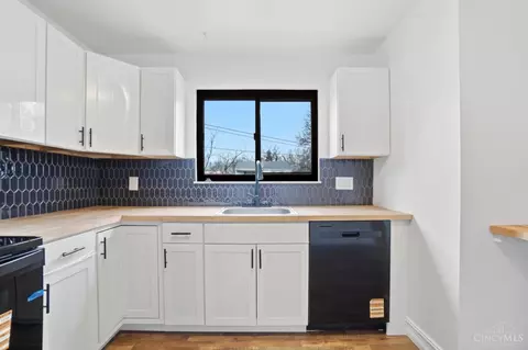 Kitchen - 6074 Johnson Rd, Cincinnati, OH 45248 photo 4 of 4
