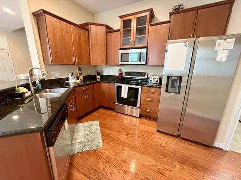 Kitchen - 207 Stetson St, Cincinnati, OH 45219 photo 1 of 2