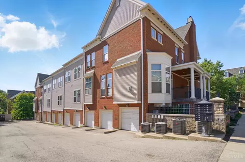 Exterior - 207 Stetson St, Cincinnati, OH 45219 photo 4 of 7