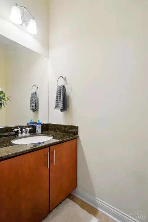Bath - 207 Stetson St, Cincinnati, OH 45219 photo 1 of 4