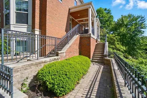 Exterior - 207 Stetson St, Cincinnati, OH 45219 photo 1 of 7