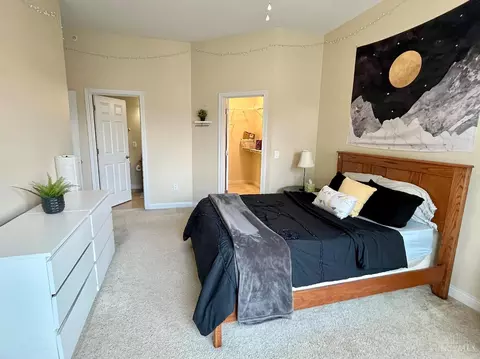 Bedroom - 207 Stetson St, Cincinnati, OH 45219 photo 2 of 3