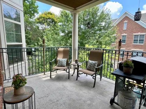 Exterior - 207 Stetson St, Cincinnati, OH 45219 photo 2 of 7