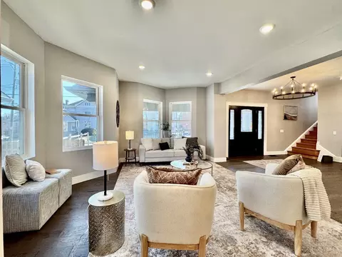 Living - 2014 Clarion Ave, Cincinnati, OH 45207 photo 6 of 7