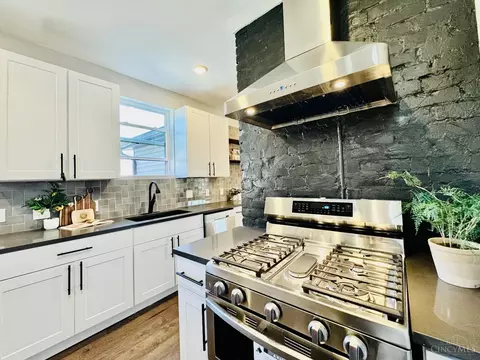 Kitchen - 2014 Clarion Ave, Cincinnati, OH 45207 photo 4 of 8