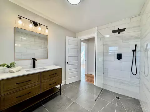 Bath - 2014 Clarion Ave, Cincinnati, OH 45207 photo 4 of 10
