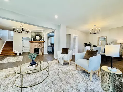 Living - 2014 Clarion Ave, Cincinnati, OH 45207 photo 4 of 7