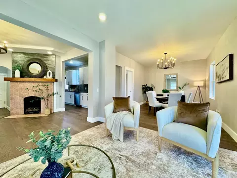 Living - 2014 Clarion Ave, Cincinnati, OH 45207 photo 5 of 7