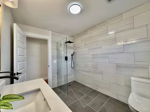 Bath - 2014 Clarion Ave, Cincinnati, OH 45207 photo 5 of 10