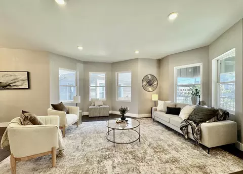 Living - 2014 Clarion Ave, Cincinnati, OH 45207 photo 2 of 7