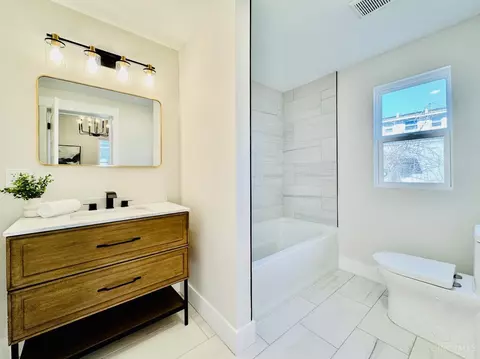 Bath - 2014 Clarion Ave, Cincinnati, OH 45207 photo 1 of 10