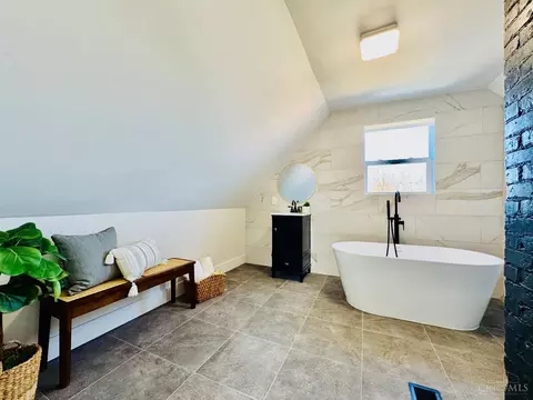 Bath - 2014 Clarion Ave, Cincinnati, OH 45207 photo 10 of 10