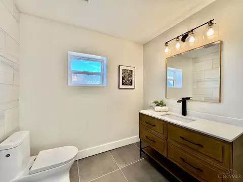 Bath - 2014 Clarion Ave, Cincinnati, OH 45207 photo 6 of 10