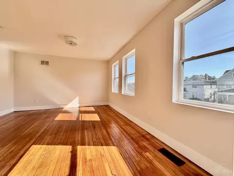 Living - 2014 Clarion Ave, Cincinnati, OH 45207 photo 7 of 7