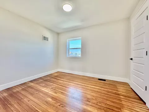 Bedroom - 2014 Clarion Ave, Cincinnati, OH 45207 photo 2 of 11