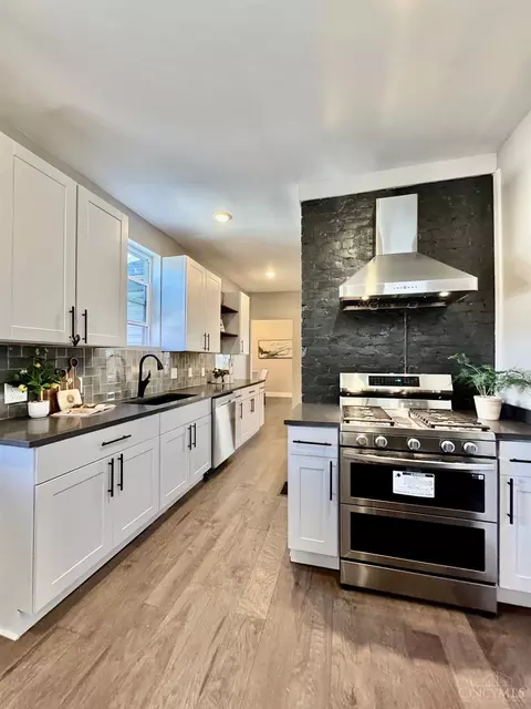 Kitchen - 2014 Clarion Ave, Cincinnati, OH 45207 photo 7 of 8