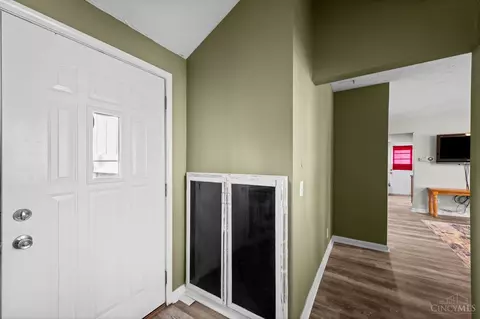 Entry Way - 4775 Timberknoll Dr, Cincinnati, OH 45244 photo 2 of 8