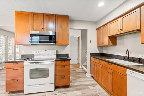 Kitchen - 4775 Timberknoll Dr, Cincinnati, OH 45244 photo 6 of 6