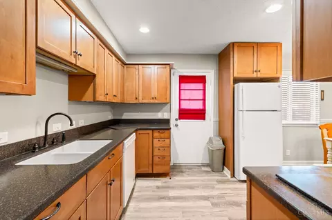 Kitchen - 4775 Timberknoll Dr, Cincinnati, OH 45244 photo 4 of 6