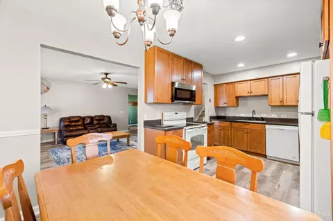 Dining - 4775 Timberknoll Dr, Cincinnati, OH 45244 photo 1 of 3