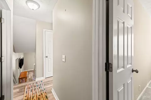 Entry Way - 4775 Timberknoll Dr, Cincinnati, OH 45244 photo 7 of 8
