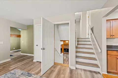 Entry Way - 4775 Timberknoll Dr, Cincinnati, OH 45244 photo 4 of 8