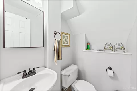 Bath - 4775 Timberknoll Dr, Cincinnati, OH 45244 photo 2 of 2