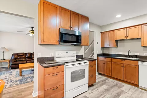 Kitchen - 4775 Timberknoll Dr, Cincinnati, OH 45244 photo 1 of 6