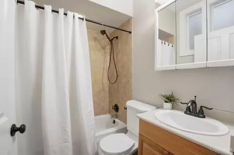 Bath - 506 Baum St, Cincinnati, OH 45202 photo 2 of 4