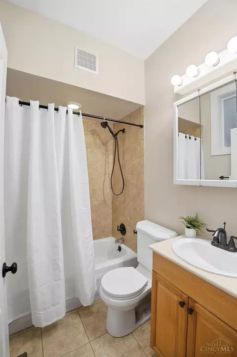 Bath - 506 Baum St, Cincinnati, OH 45202 photo 3 of 4