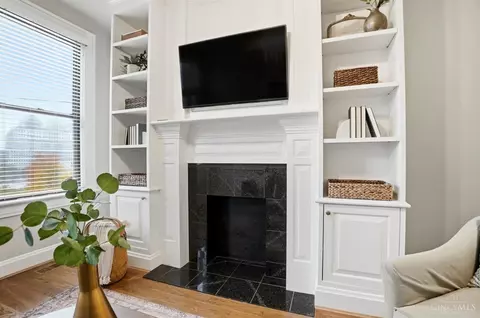 Living - 506 Baum St, Cincinnati, OH 45202 photo 4 of 4