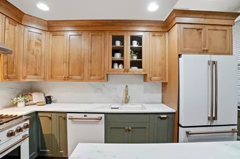 Kitchen - 506 Baum St, Cincinnati, OH 45202 photo 6 of 7