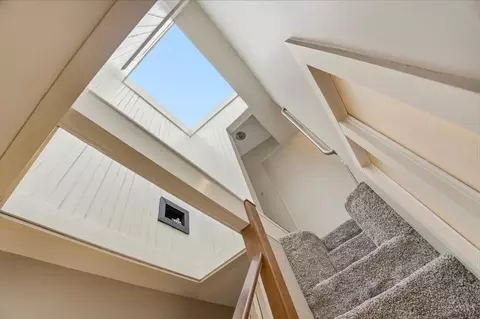 Entry Way - 506 Baum St, Cincinnati, OH 45202 photo 5 of 7