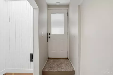 Entry Way - 506 Baum St, Cincinnati, OH 45202 photo 6 of 7