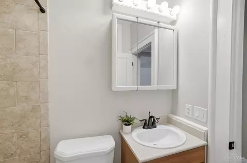 Bath - 506 Baum St, Cincinnati, OH 45202 photo 4 of 4