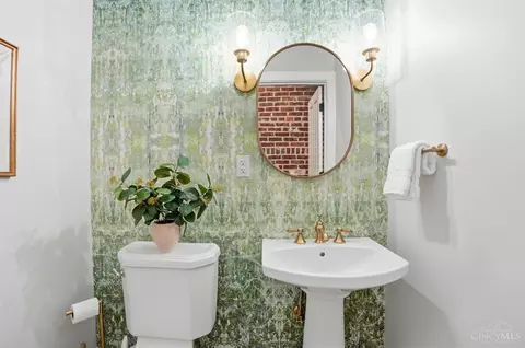 Bath - 506 Baum St, Cincinnati, OH 45202 photo 1 of 4