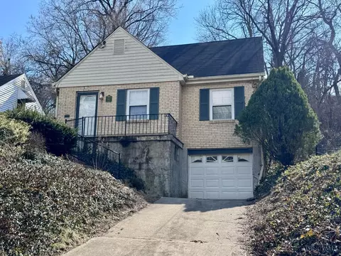 1612 Hunt Rd, Reading, OH 45215