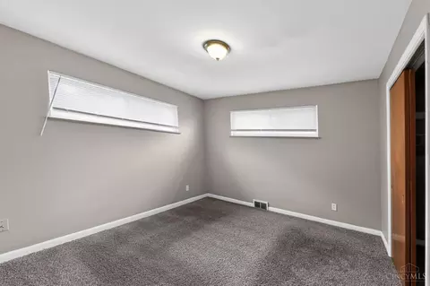 Bedroom - 1702 Ashbrook Dr, Cincinnati, OH 45238 photo 4 of 5