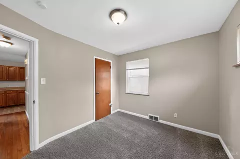 Bedroom - 1702 Ashbrook Dr, Cincinnati, OH 45238 photo 3 of 5