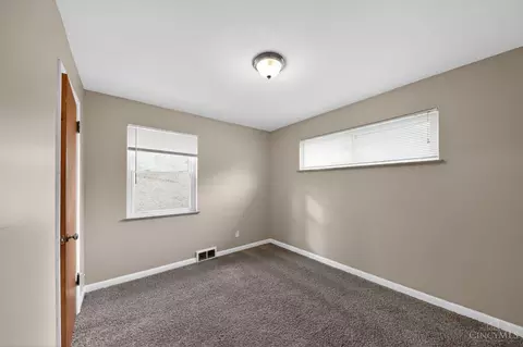 Bedroom - 1702 Ashbrook Dr, Cincinnati, OH 45238 photo 1 of 5