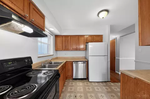 Kitchen - 1702 Ashbrook Dr, Cincinnati, OH 45238 photo 3 of 3